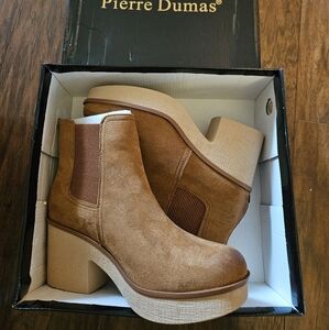 Lug sole booties Chelsea Womens Boots Size 10 Nib Pierre Dumas